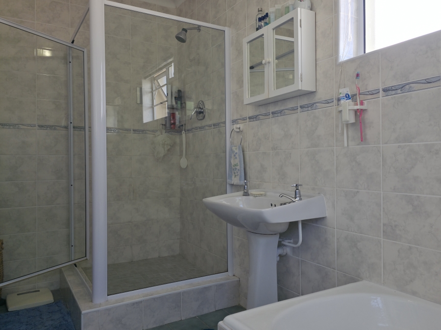 7 Bedroom Property for Sale in Wavecrest Eastern Cape